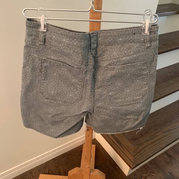 Prana Geometric Mosiac shorts size 4/27 - Picture 2 of 5